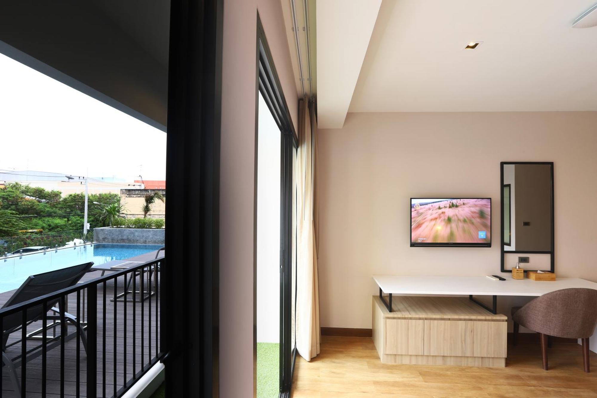 W3 Hotel Хатъяй Экстерьер фото