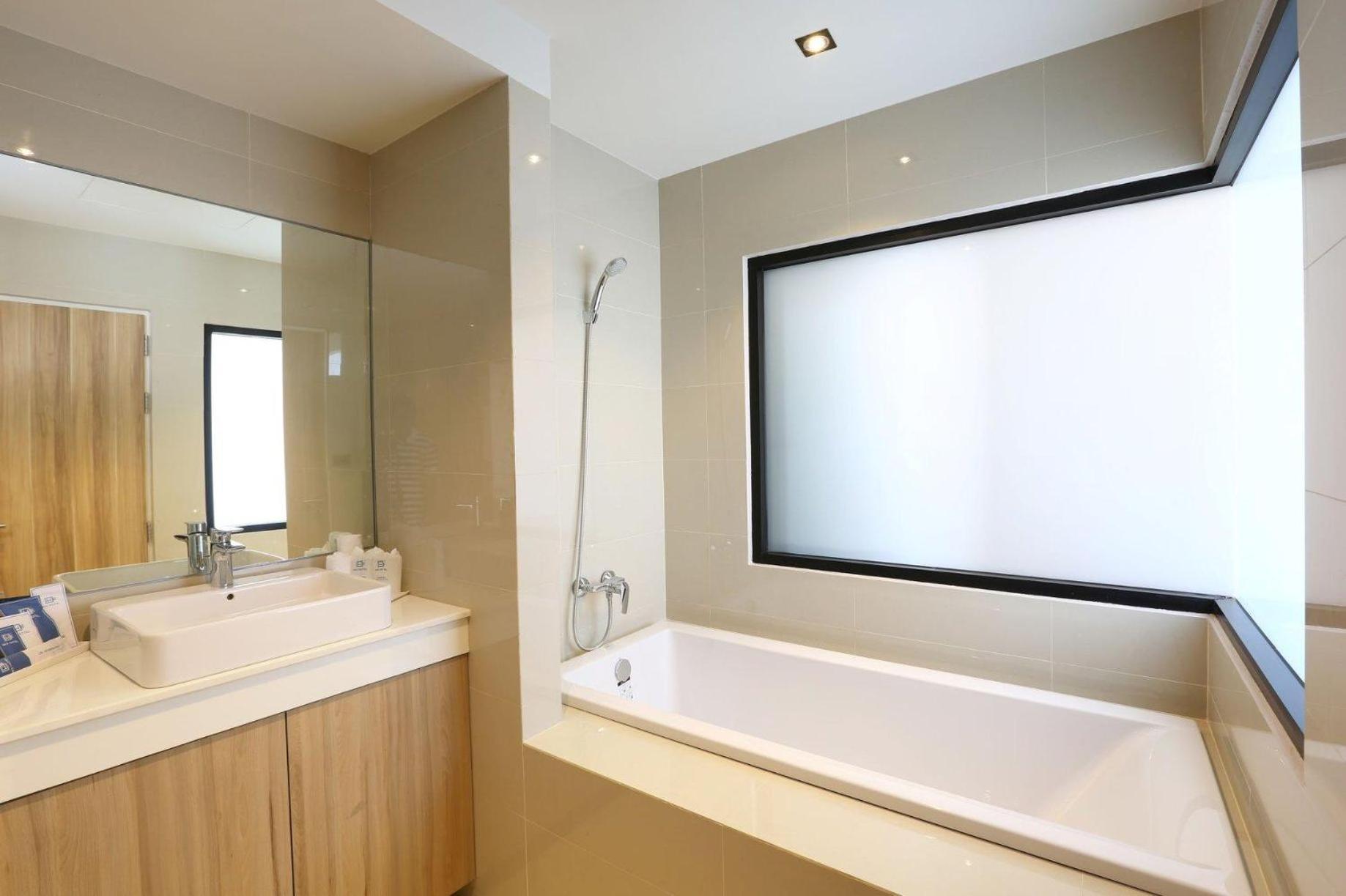 W3 Hotel Хатъяй Экстерьер фото